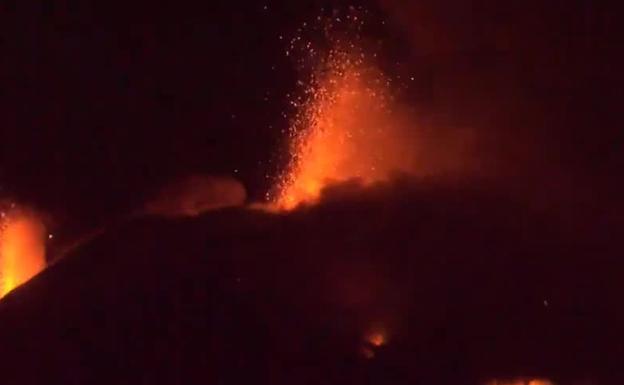 Se abre una nueva boca emisora en el volcán de La Palma